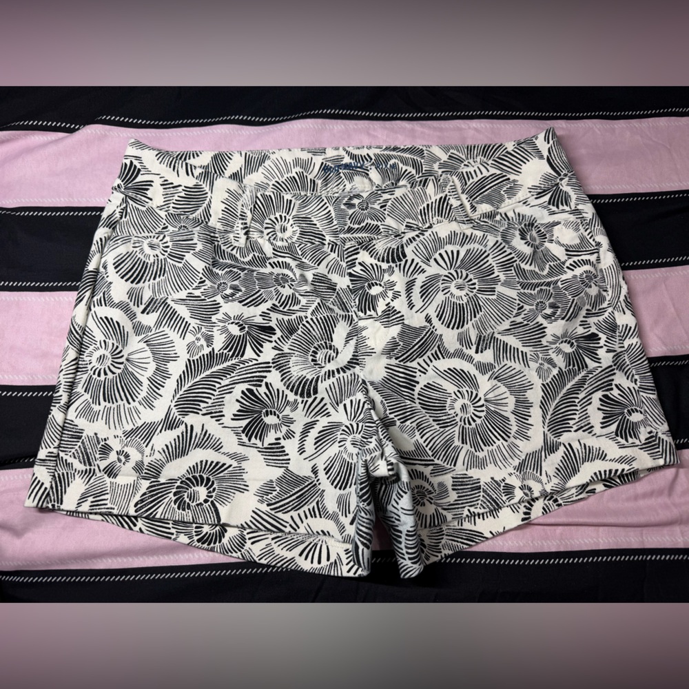 Floral Black & White Printed Short